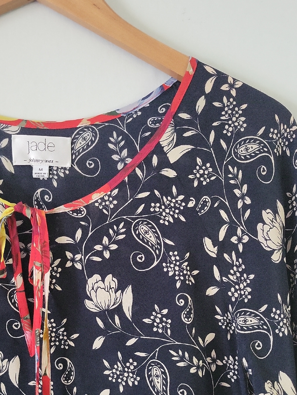 Johnny Was Jade Navy Floral Tie-Neck Women's Top 100% Silk - Picture 3 of 7